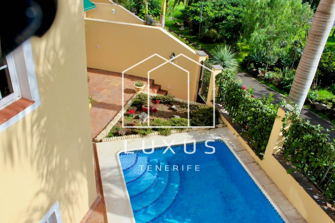 3-bedroom Villa In Puerto De La Cruz, Spain (293 M²)