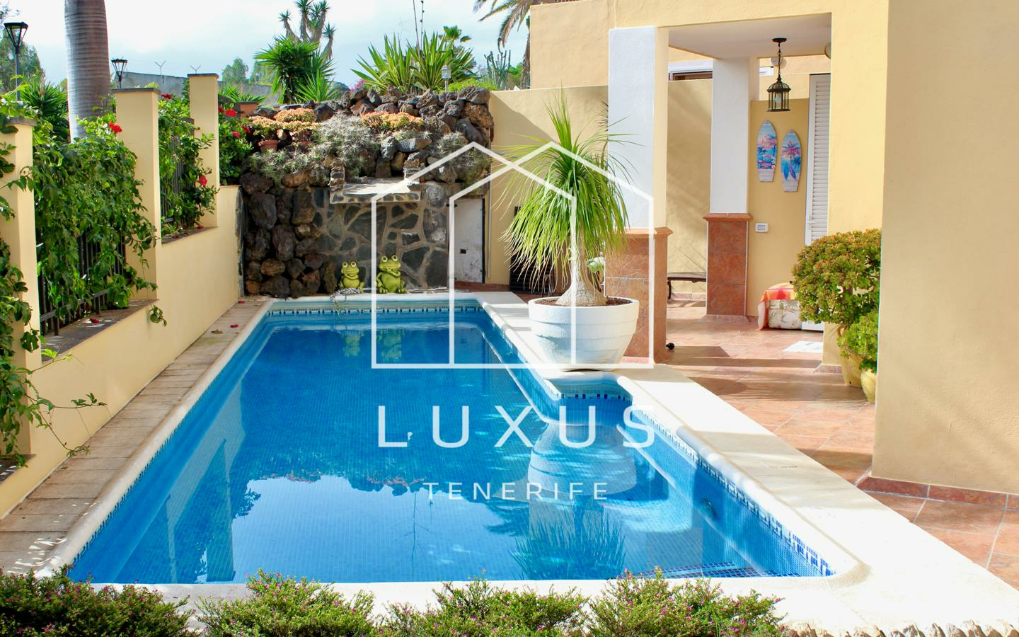 3-bedroom Villa In Puerto De La Cruz, Spain (293 M²)