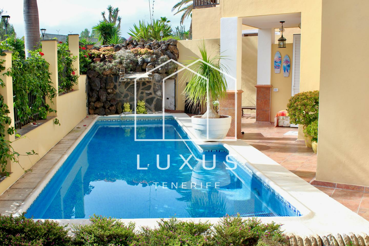 3-bedroom Villa In Puerto De La Cruz, Spain (293 M²)