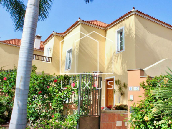 3-bedroom Villa In Puerto De La Cruz, Spain (293 M²)