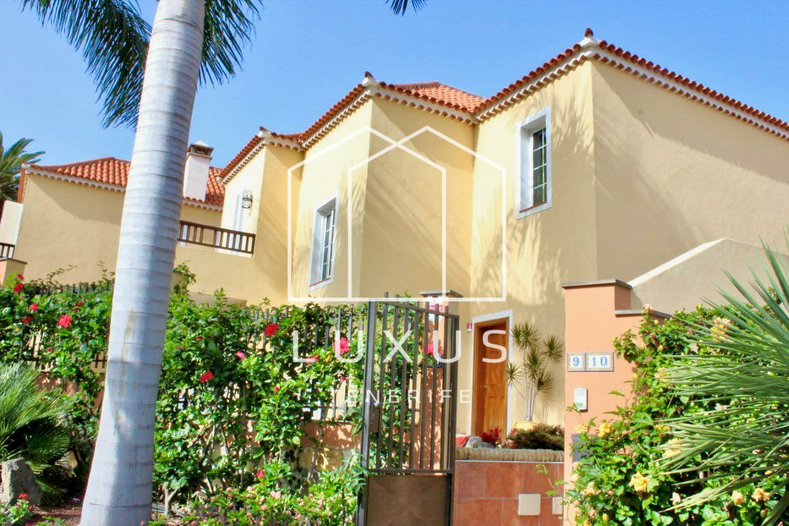 3-bedroom Villa In Puerto De La Cruz, Spain (293 M²)