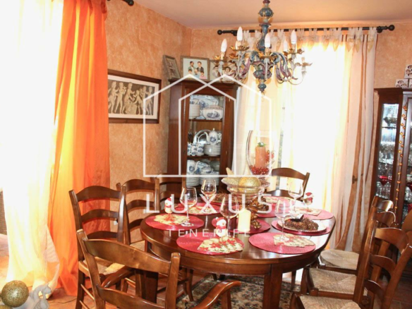 3-bedroom Villa In Puerto De La Cruz, Spain (293 M²)
