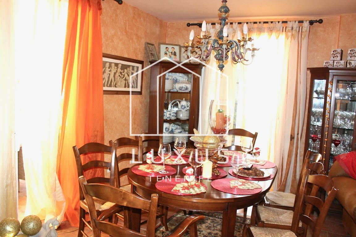 3-bedroom Villa In Puerto De La Cruz, Spain (293 M²)