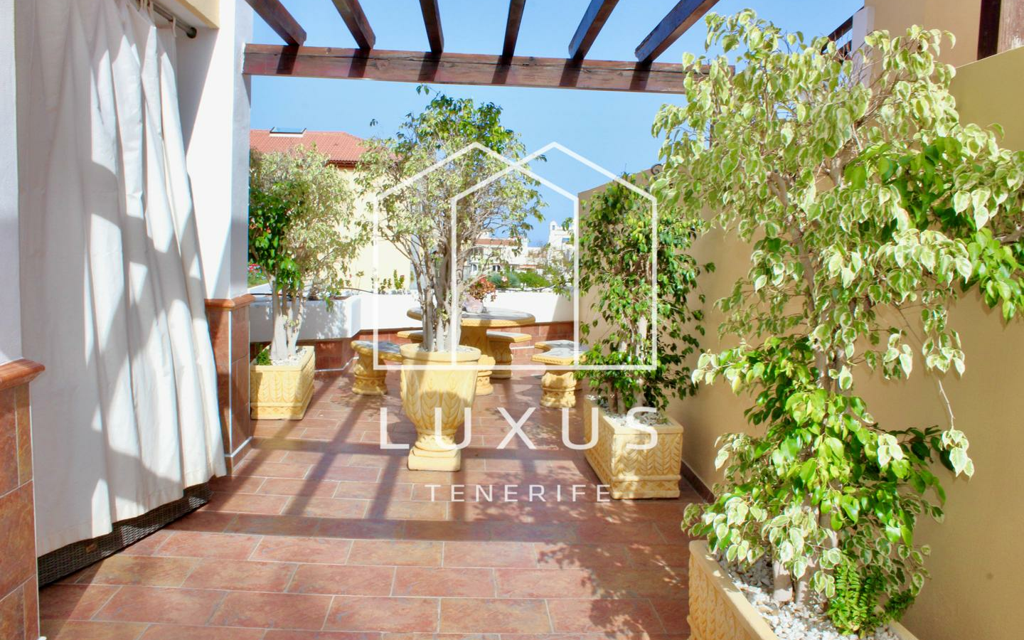 3-bedroom Villa In Puerto De La Cruz, Spain (293 M²)