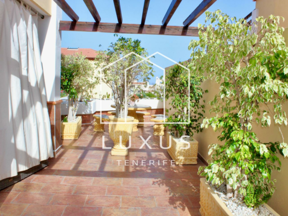3-bedroom Villa In Puerto De La Cruz, Spain (293 M²)