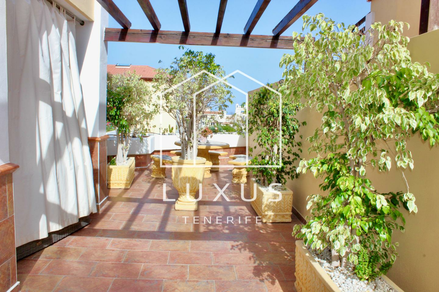 3-bedroom Villa In Puerto De La Cruz, Spain (293 M²)