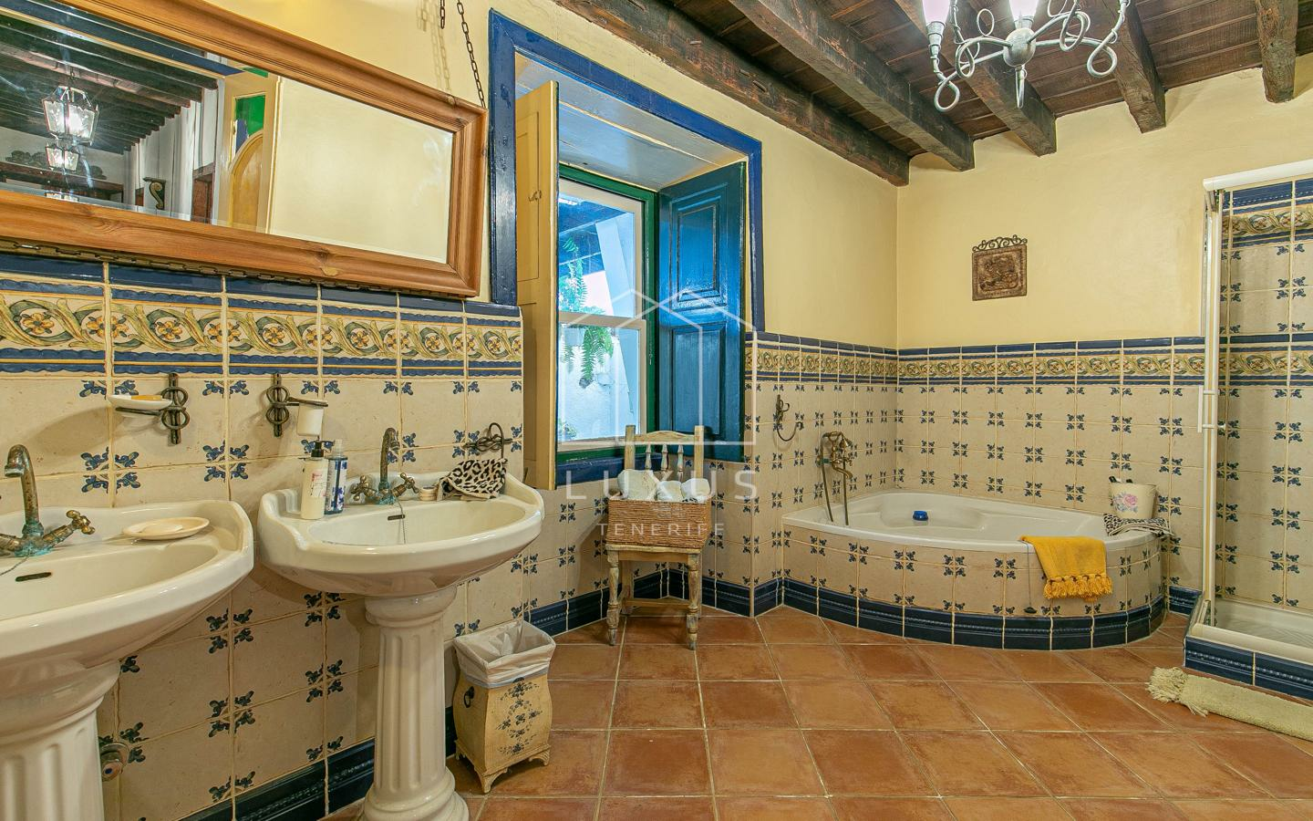 4-bedroom Villa In Tacoronte, Spain (323 M²)