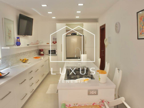 2-bedroom Villa In Costa Adeje, Spain (150 M²)