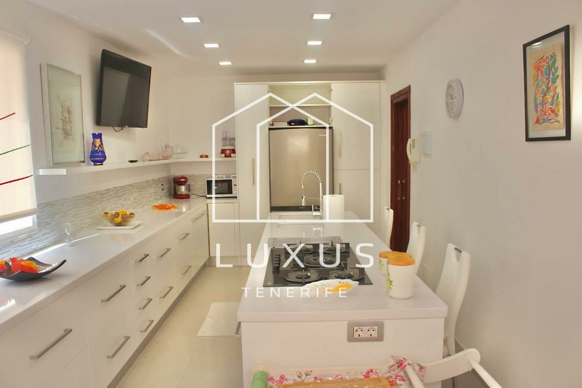 2-bedroom Villa In Costa Adeje, Spain (150 M²)