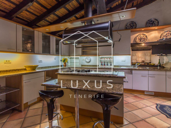 4-bedroom Villa In Tacoronte, Spain (468 M²)