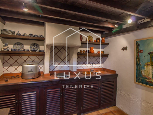 4-bedroom Villa In Tacoronte, Spain (468 M²)