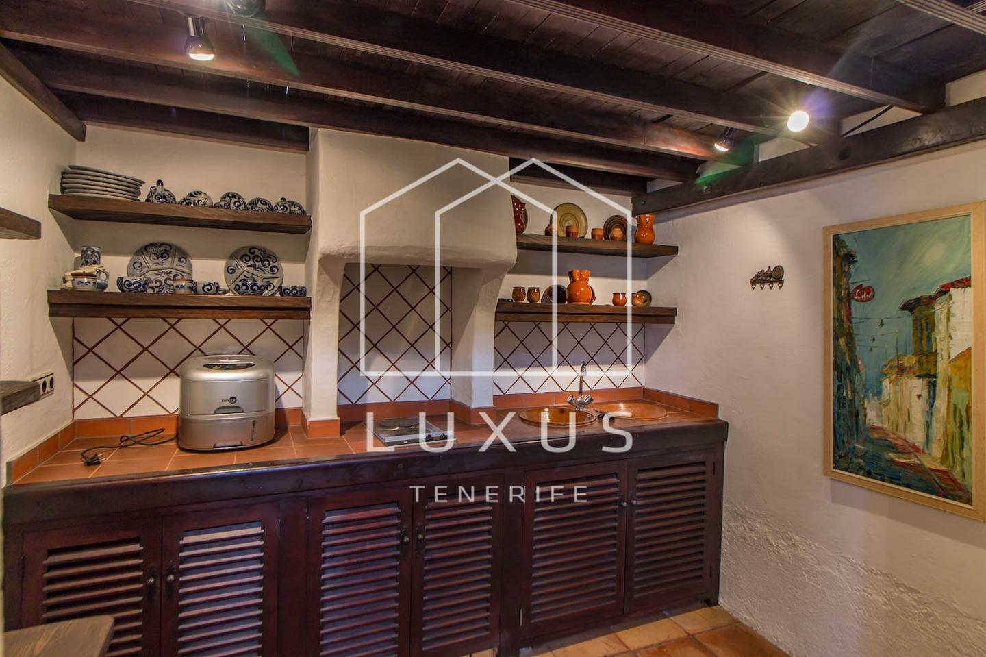 4-bedroom Villa In Tacoronte, Spain (468 M²)