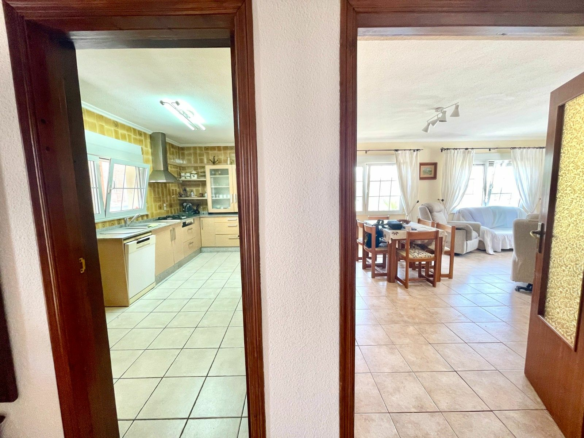 4-bedroom Villa In Benijofar, Spain (300 M²)