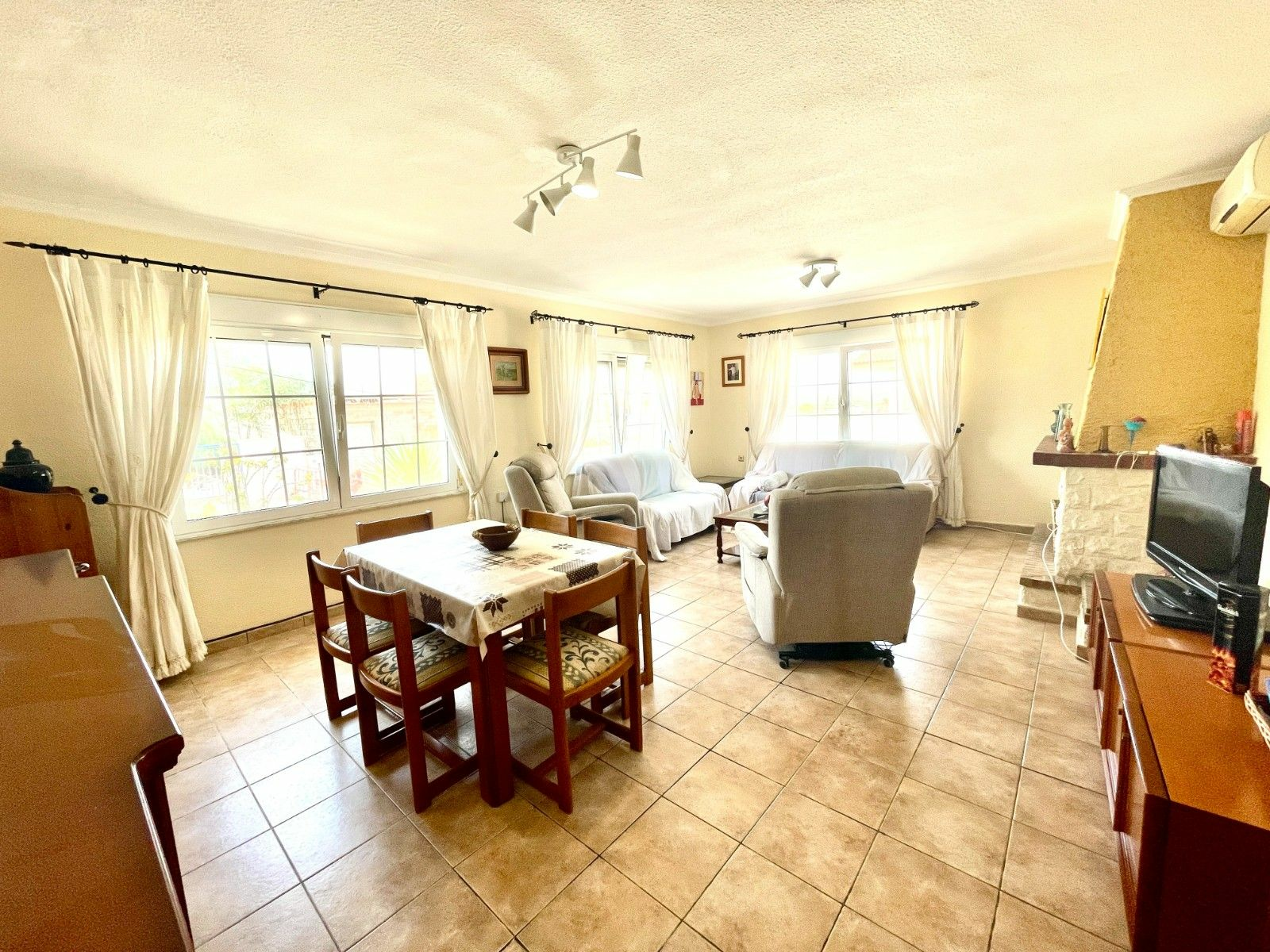 4-2-8cd52c 4-bedroom Villa In Benijofar, Spain (300 M²)