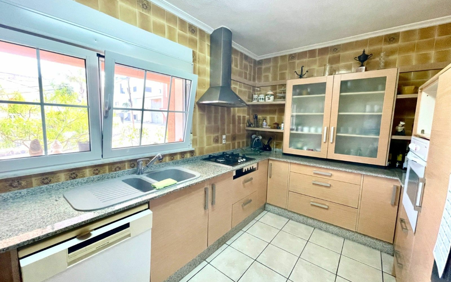 4-bedroom Villa In Benijofar, Spain (300 M²)