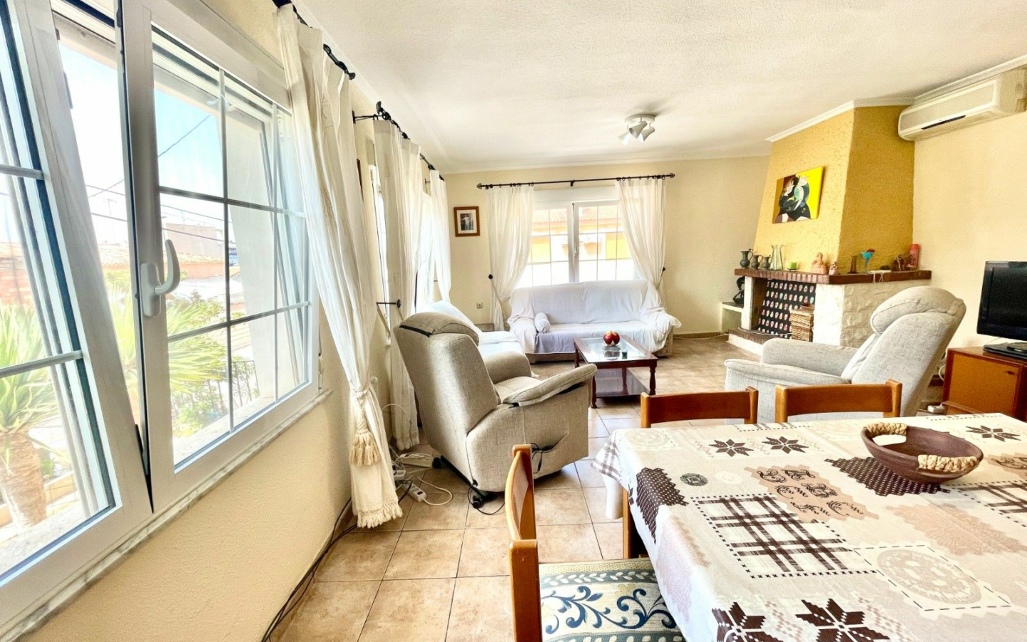 4-bedroom Villa In Benijofar, Spain (300 M²)