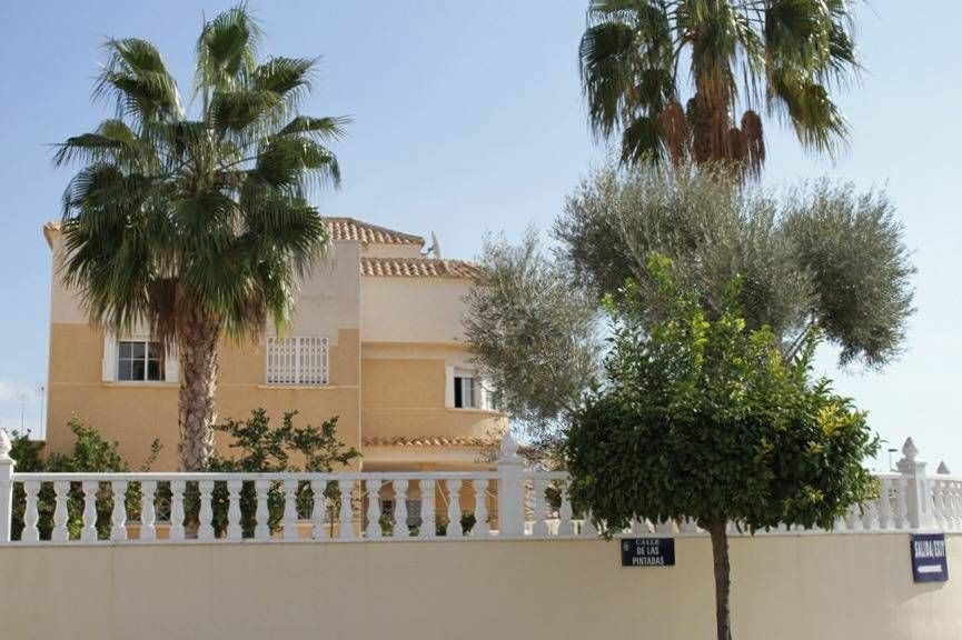 6-bedroom Villa In Torrevieja, Spain (338 M²)