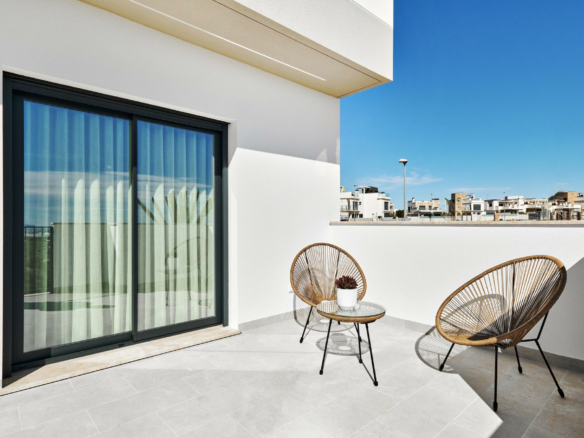 3-bedroom Villa In San Miguel De Salinas, Spain (237 M²)