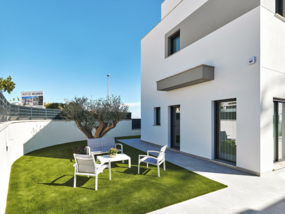3-bedroom Villa In San Miguel De Salinas, Spain (237 M²)