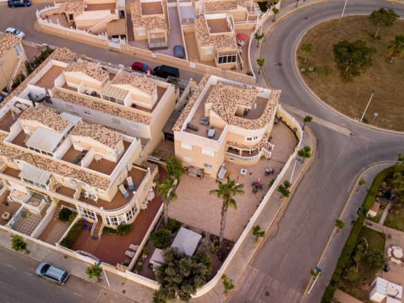 6-bedroom Villa In Torrevieja, Spain (338 M²)