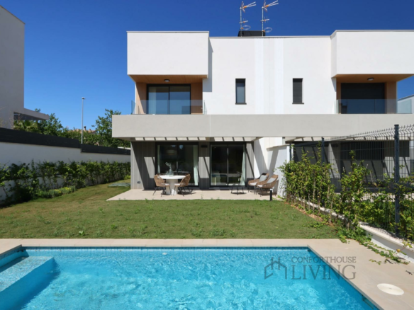 4-bedroom Terraced House In Llucmajor, Spain (164 M²)