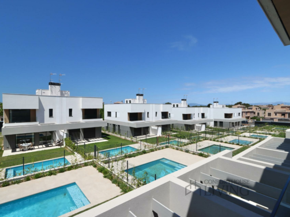 4-bedroom Terraced House In Llucmajor, Spain (164 M²)