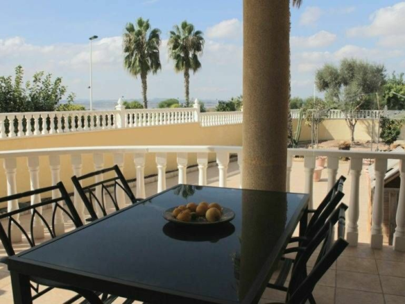 6-bedroom Villa In Torrevieja, Spain (338 M²)
