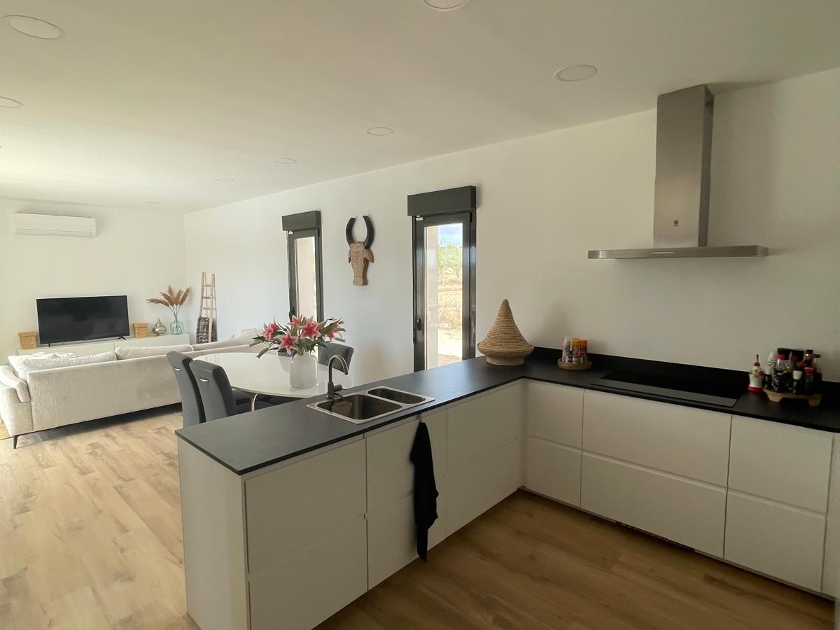 3-bedroom Townhouse In Pinoso, Spain (167 M²)