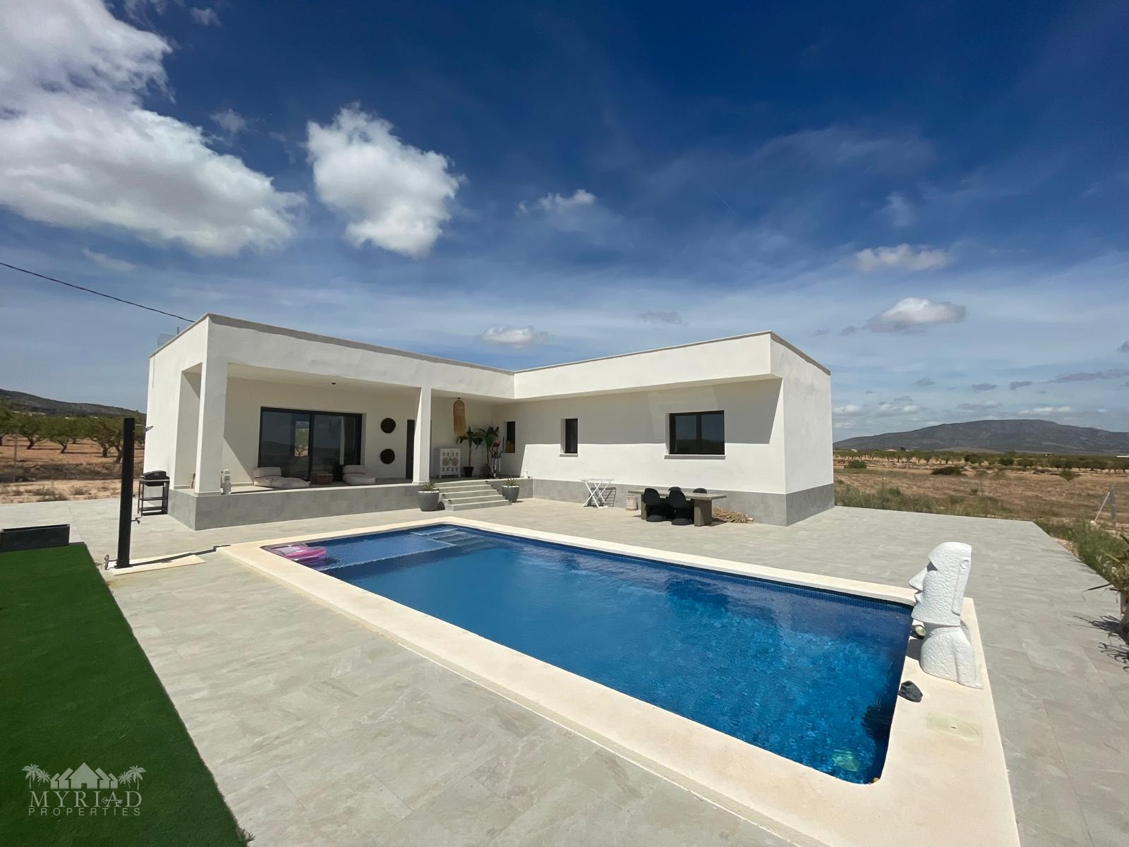 3-bedroom Townhouse In Pinoso, Spain (167 M²)