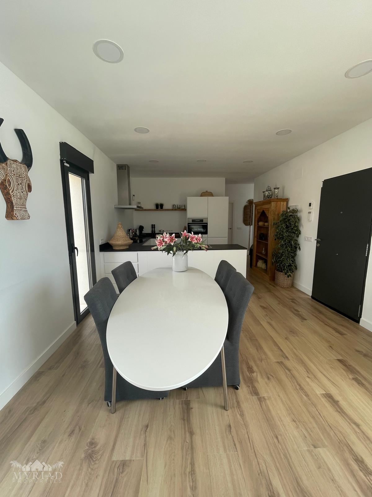 3-bedroom Townhouse In Pinoso, Spain (167 M²)