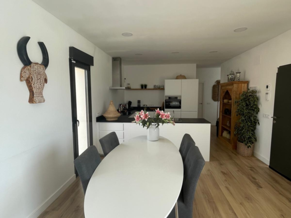 3-bedroom Townhouse In Pinoso, Spain (167 M²)