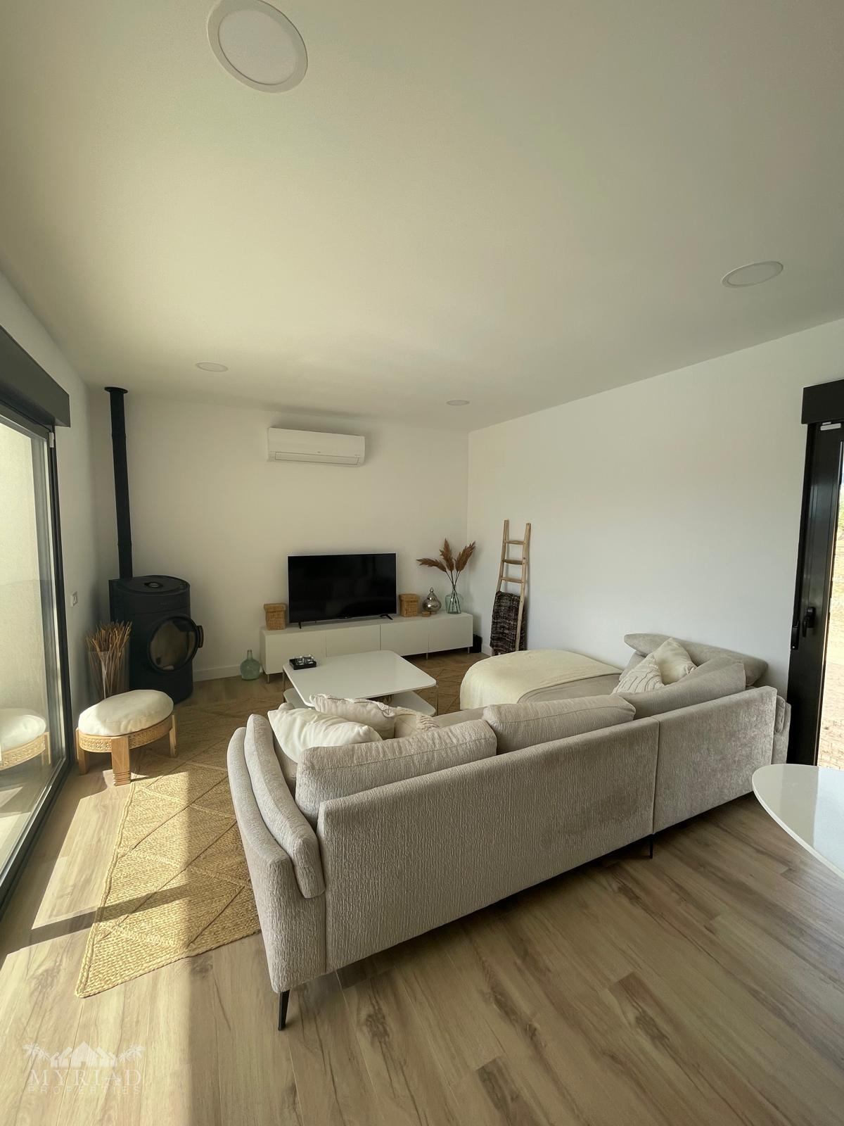 3-bedroom Townhouse In Pinoso, Spain (167 M²)