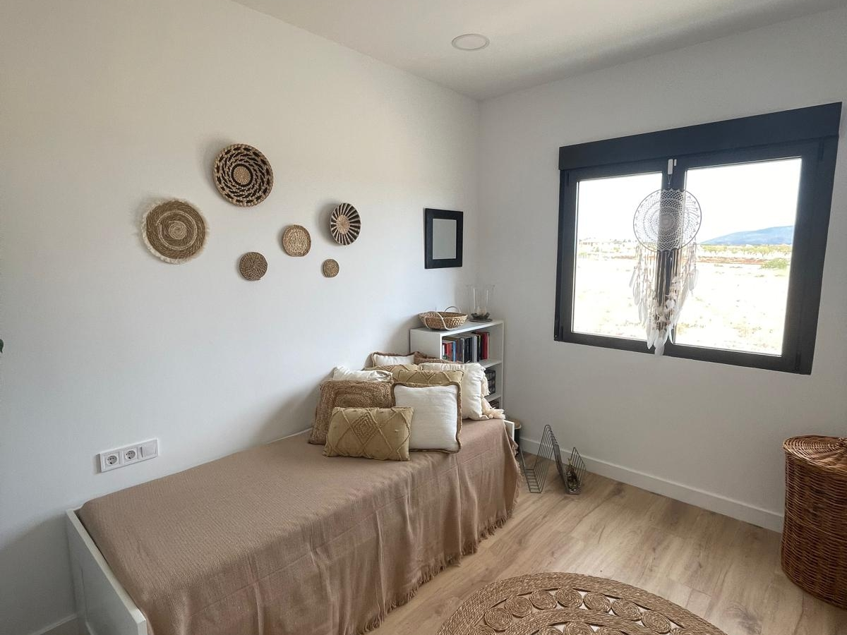3-bedroom Townhouse In Pinoso, Spain (167 M²)