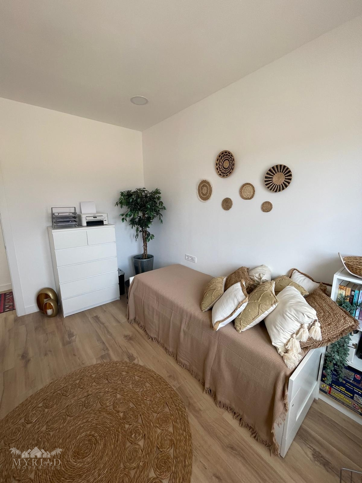 3-bedroom Townhouse In Pinoso, Spain (167 M²)