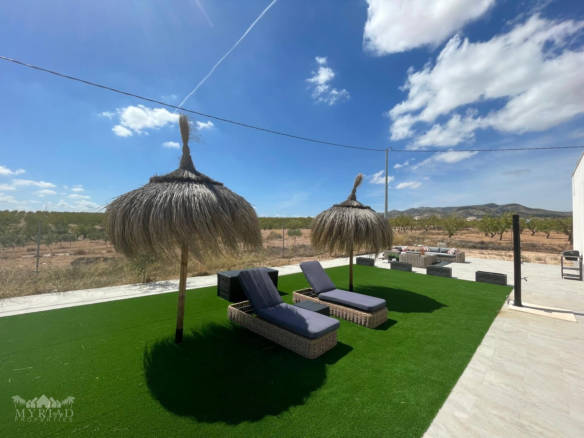 3-bedroom Townhouse In Pinoso, Spain (167 M²)