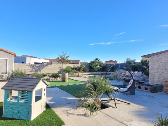 5-bedroom Detached House In Alignan Du Vent, France (140 M²)