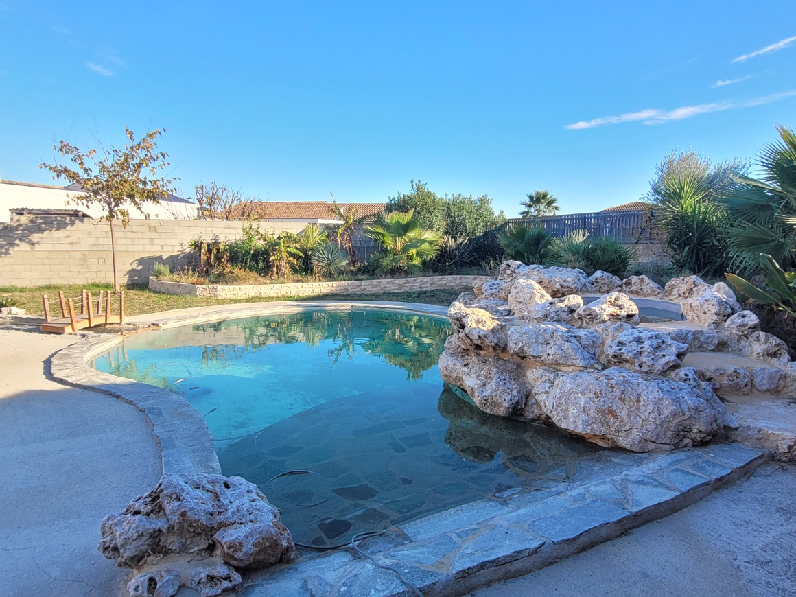 5-bedroom Detached House In Alignan Du Vent, France (140 M²)