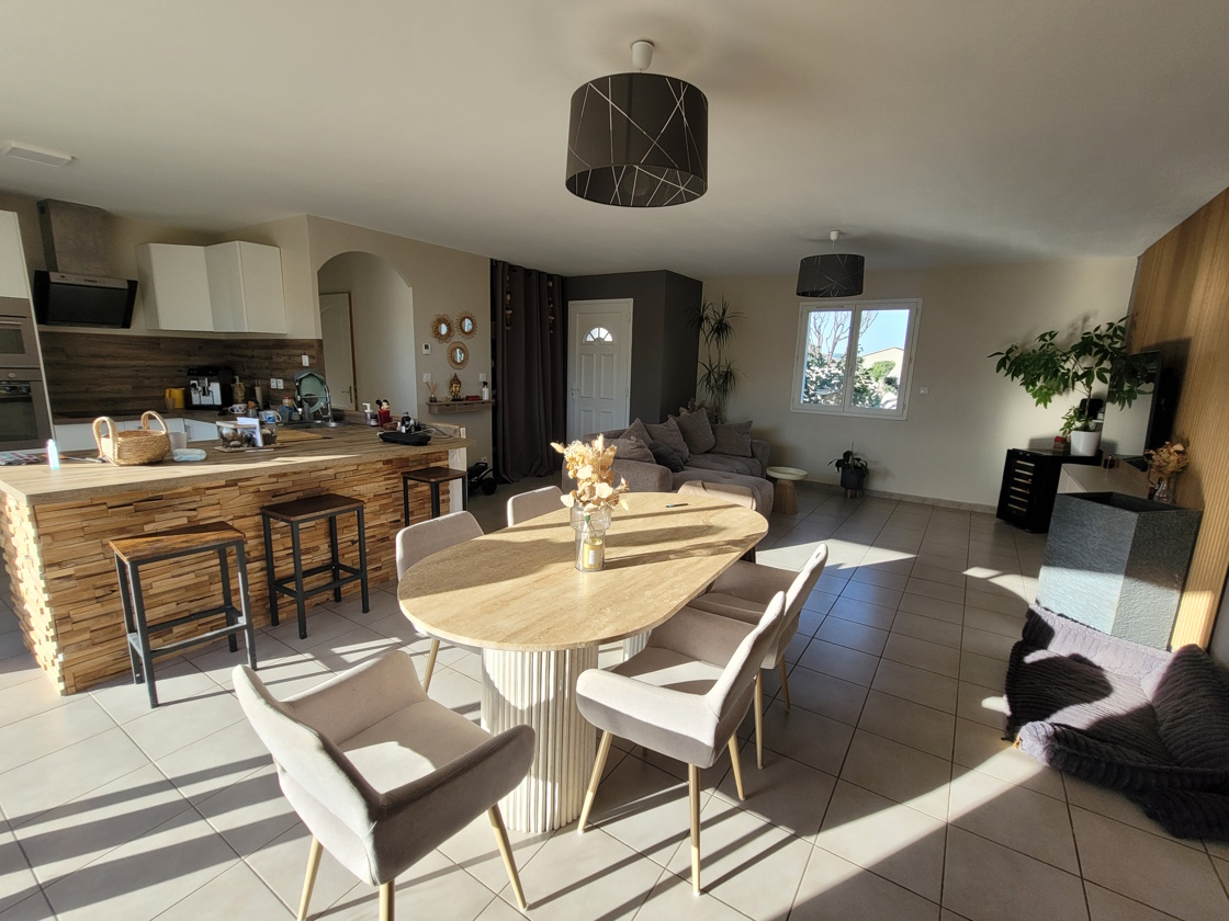 5-bedroom Detached House In Alignan Du Vent, France (140 M²)
