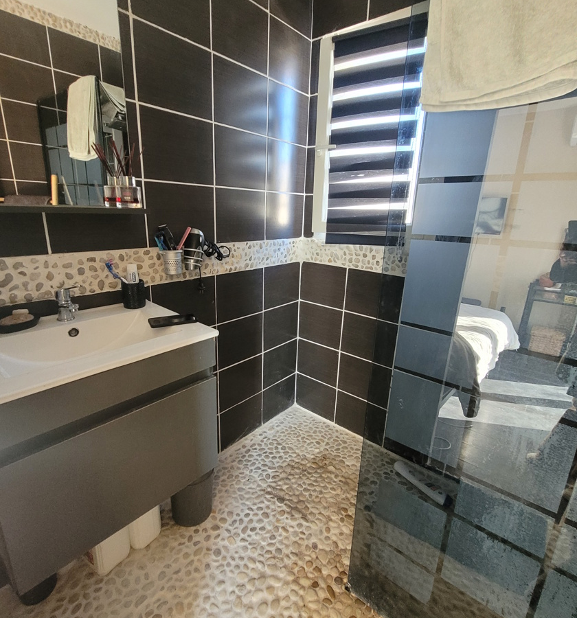 5-bedroom Detached House In Alignan Du Vent, France (140 M²)