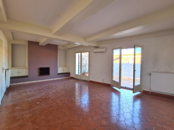 5-bedroom House In Agde, France (145 M²)