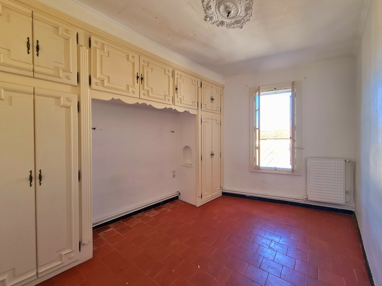 5-bedroom House In Agde, France (145 M²)
