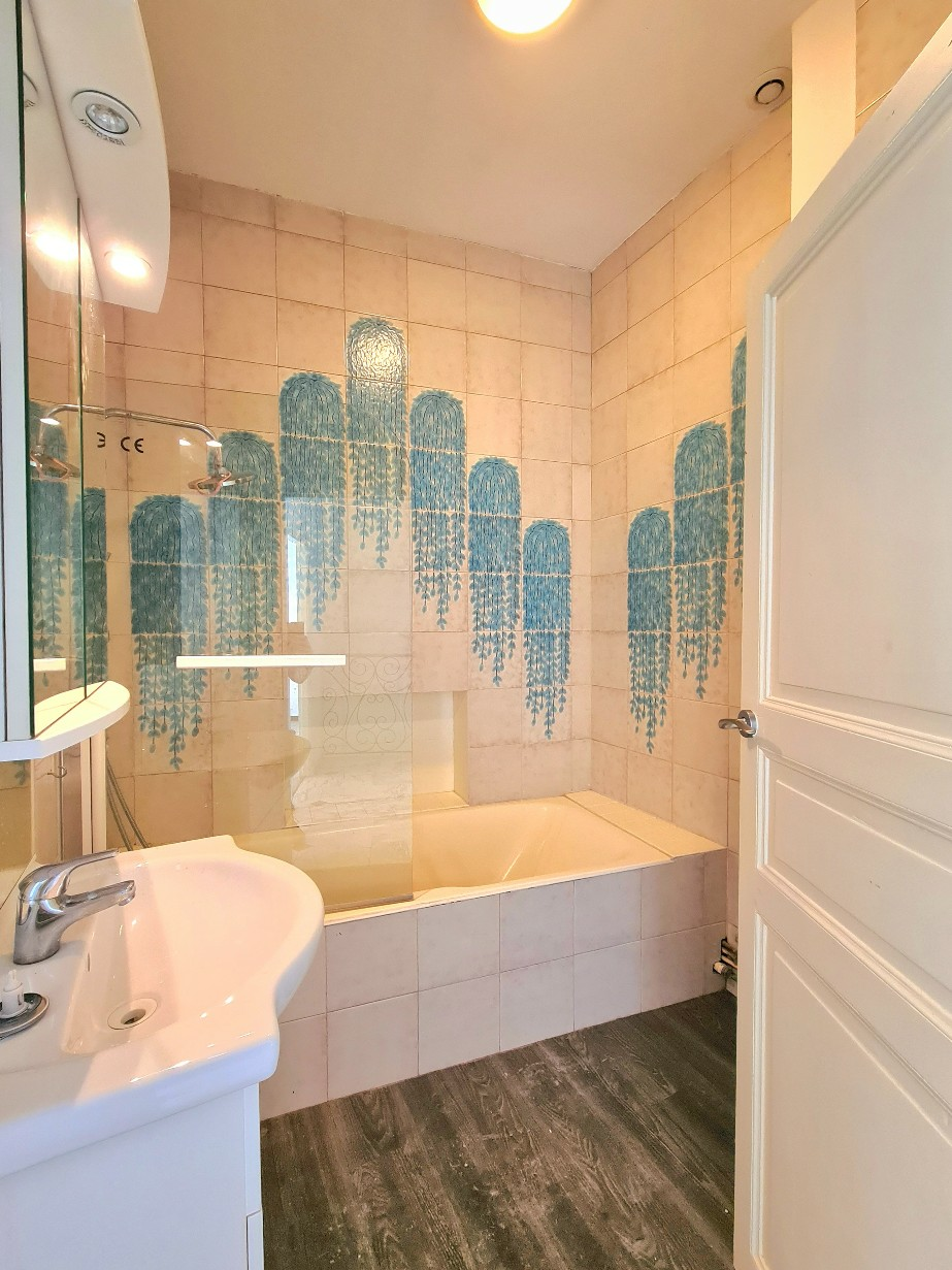 5-bedroom House In Agde, France (145 M²)
