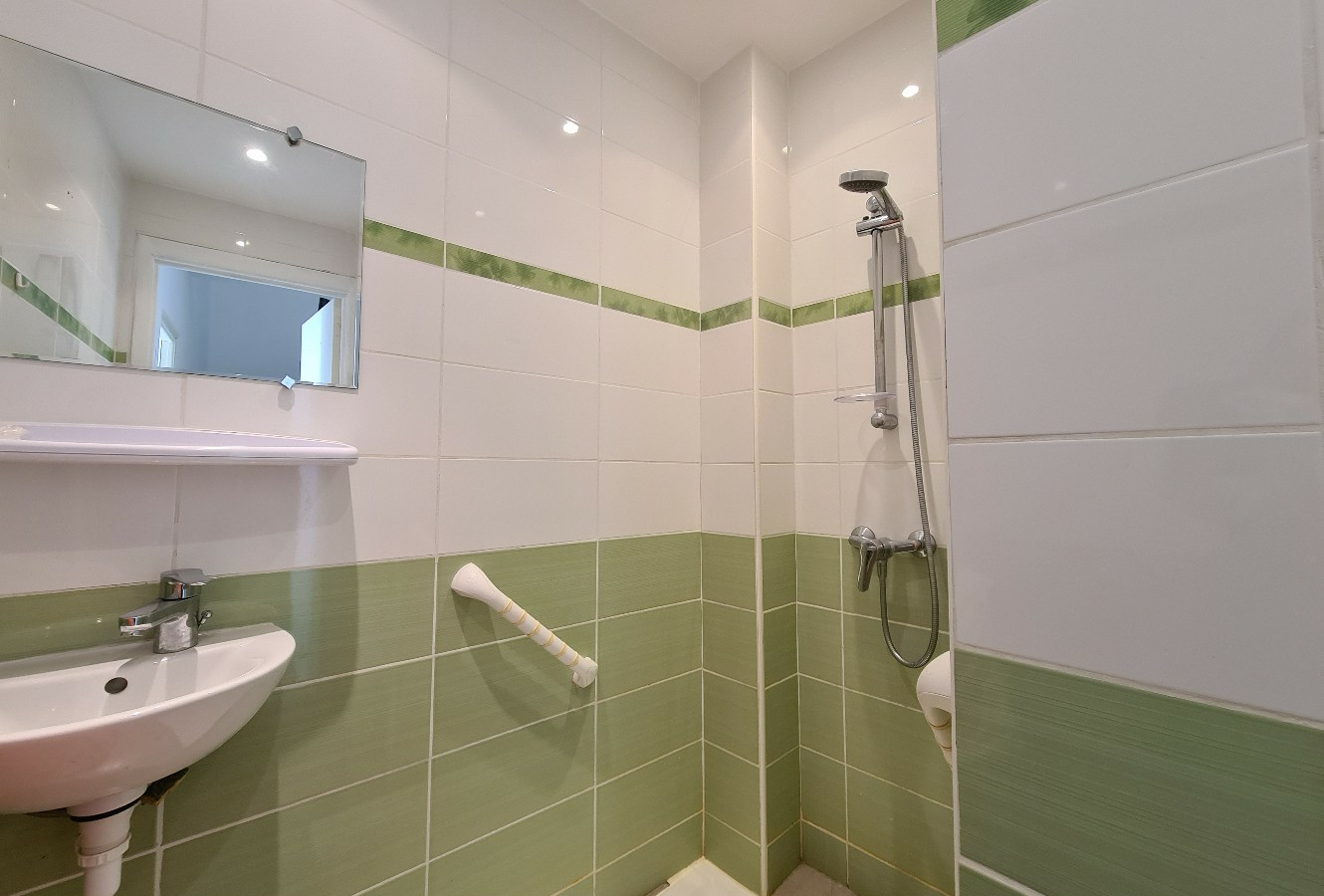 5-bedroom House In Agde, France (145 M²)