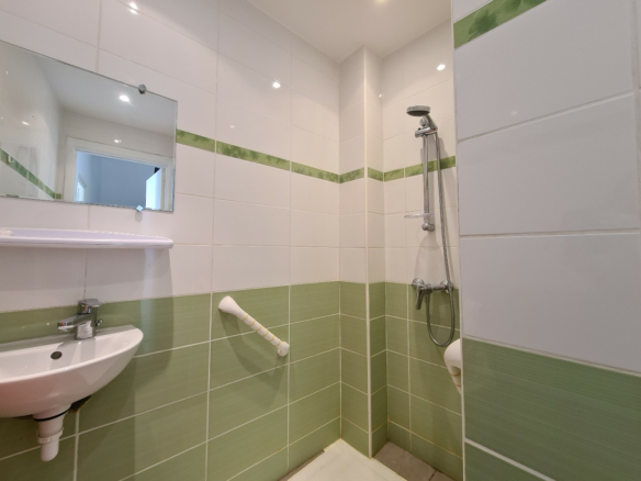 5-bedroom House In Agde, France (145 M²)