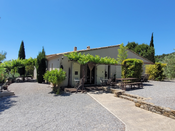 8-bedroom Detached House In Bize Minervois, France (319 M²)
