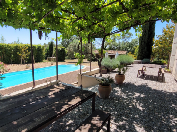 8-bedroom Detached House In Bize Minervois, France (319 M²)