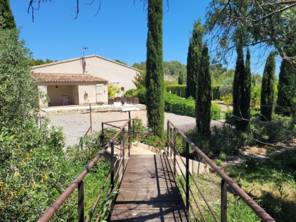 8-bedroom Detached House In Bize Minervois, France (319 M²)