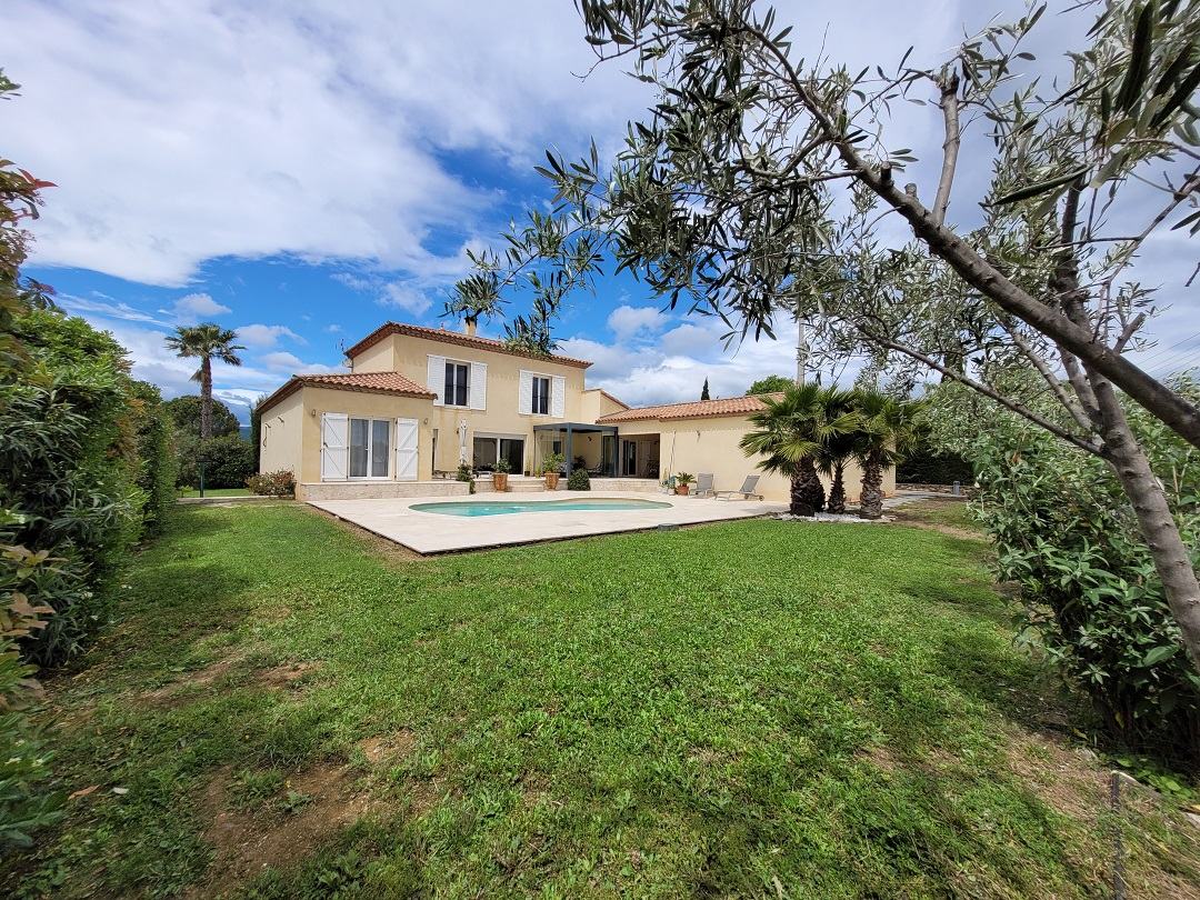 4-bedroom Detached House In Saint Genies De Fontedit, France (195 M²)