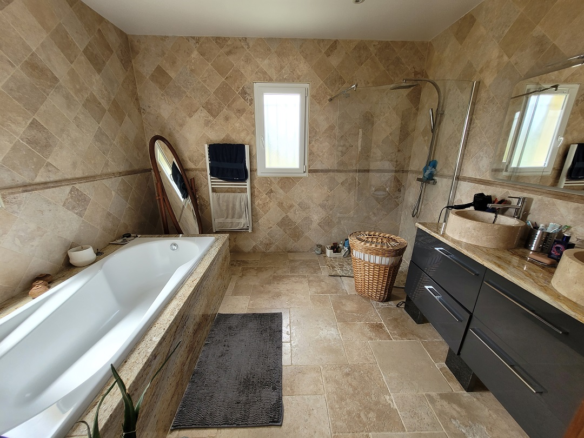 4-bedroom Detached House In Saint Genies De Fontedit, France (195 M²)