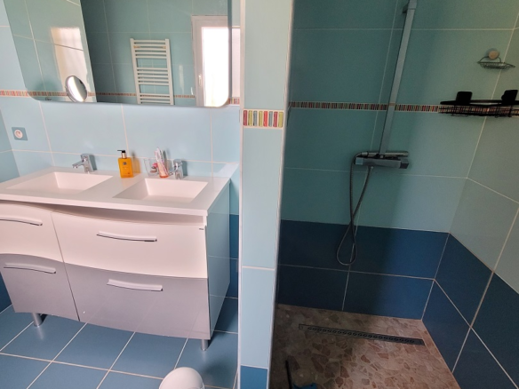4-bedroom Detached House In Saint Genies De Fontedit, France (195 M²)